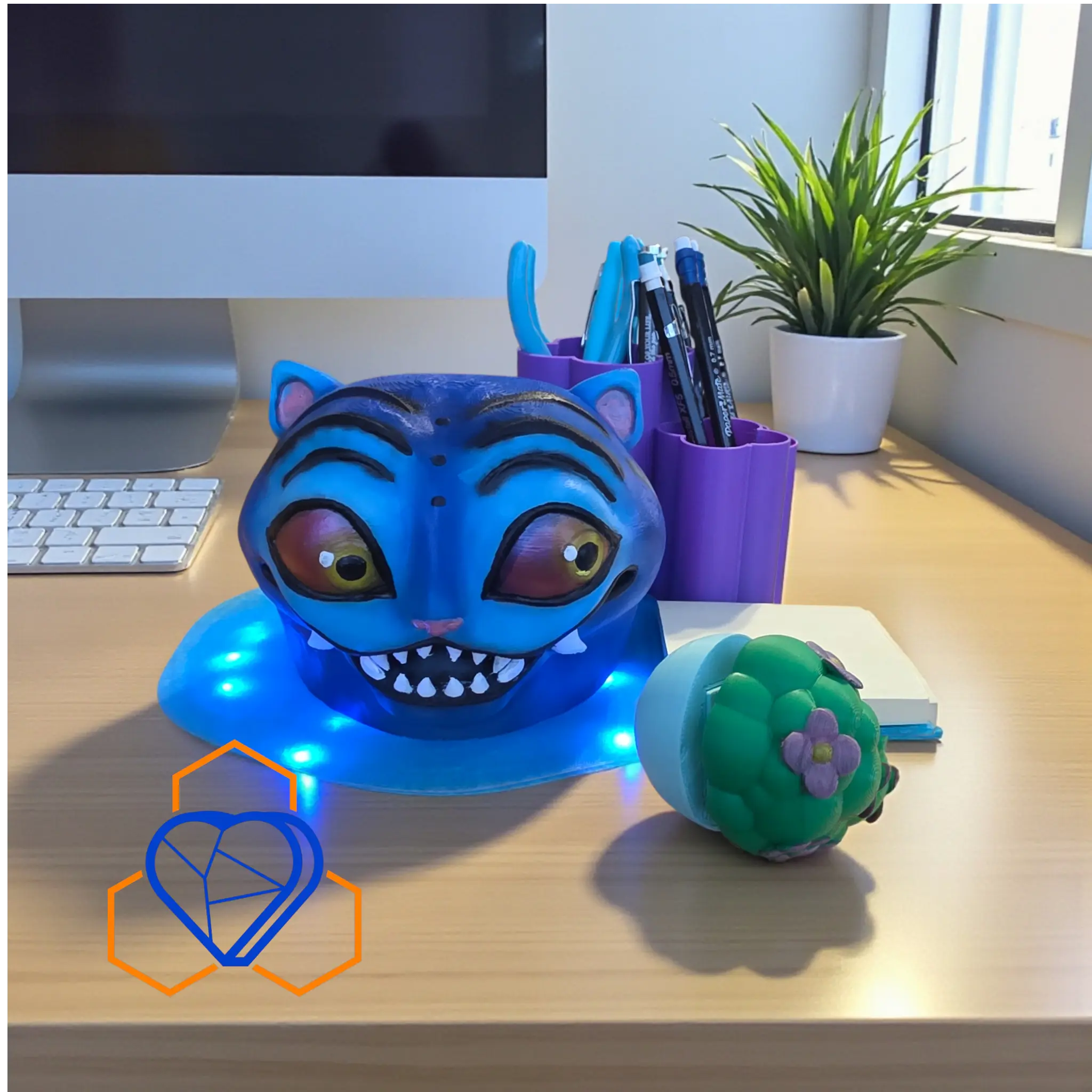 [3DPM0035 - Derpy Tiger] Lighted Hand Painted Derpy Tiger Desk Set with Pen Holder Post-It Notes and Tipped Plant Clicky Fidget